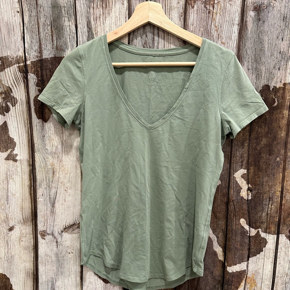 Lululemon scoop neck shirt size medium